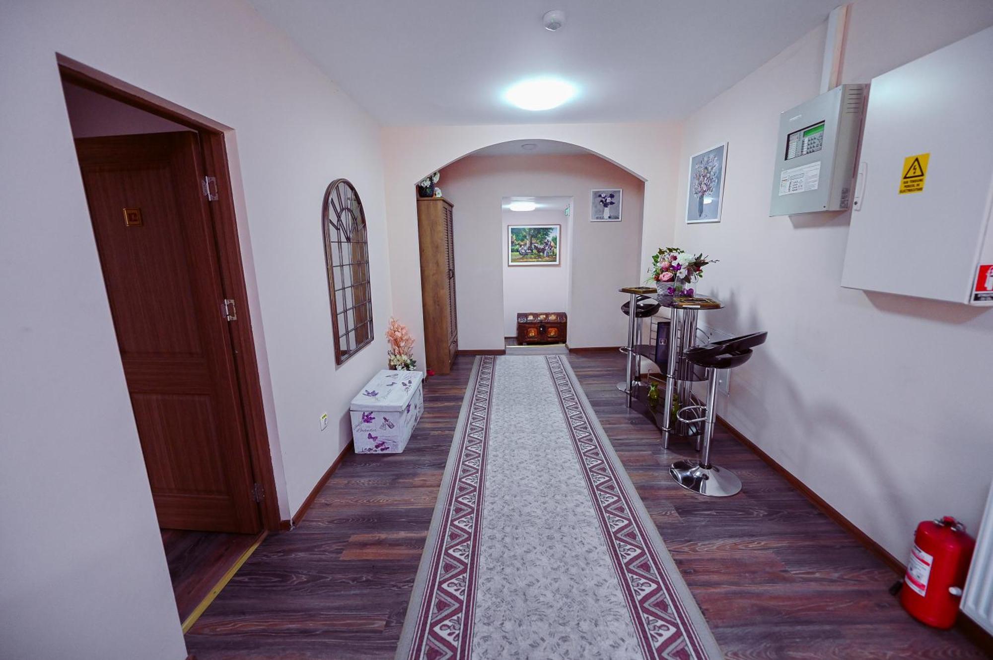 Hotel Conacul Domnesc Scheia Exterior foto