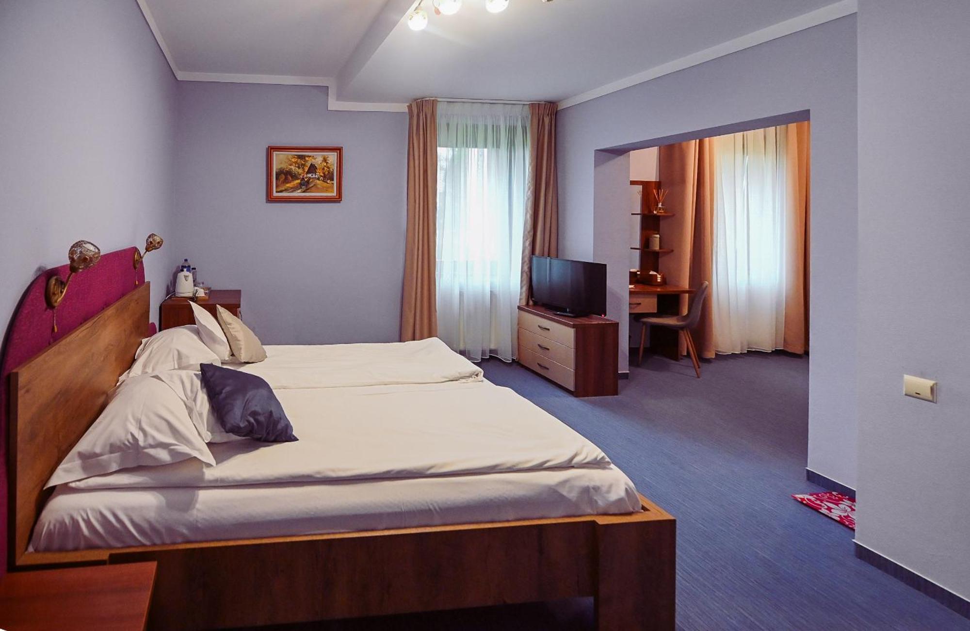 Hotel Conacul Domnesc Scheia Exterior foto